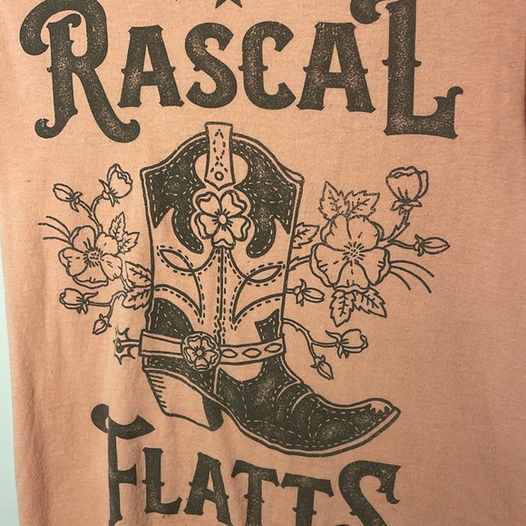 Tilly’s Racal Flatts Tee - Picture 4 of 5